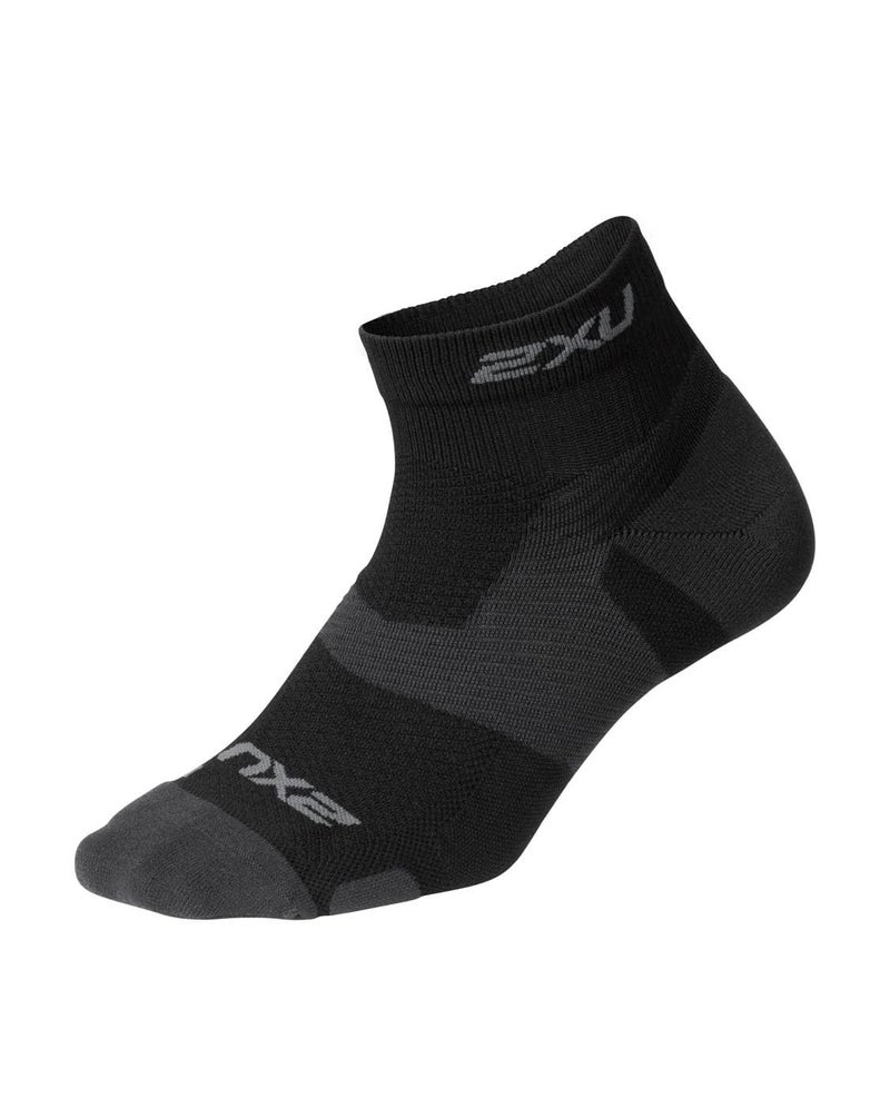 2XU Vectr 1/4 Crew Sock, Black/Titanium, X-Large - Image 1
